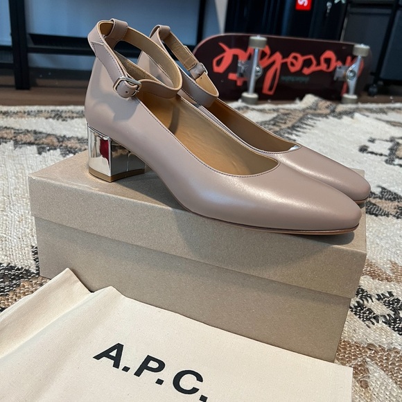A.P.C. Cream Heels - Picture 1 of 6